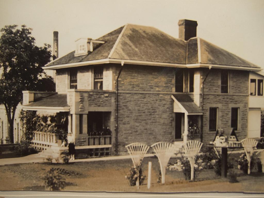 DSCF2435.JPG - Deputy Warden's house, just north of the institution.