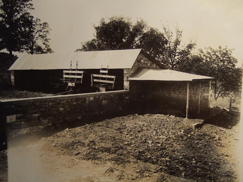 DSCF2480.JPG - Farm buildings