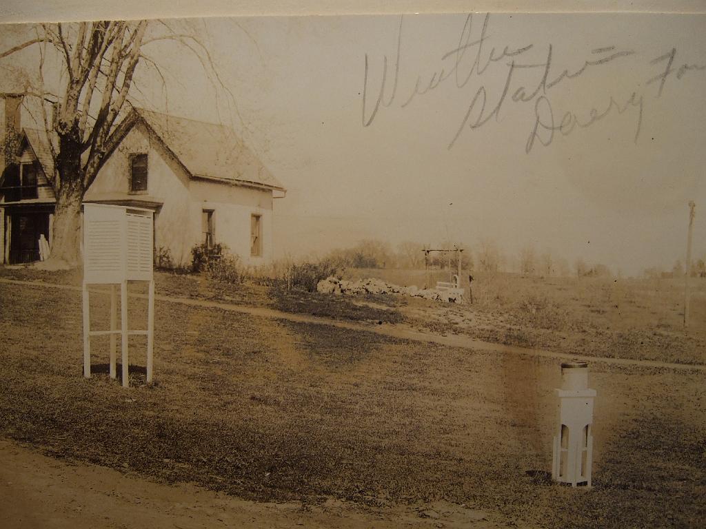 DSCF2485.JPG - Per the caption, a weather station located at the Dairy Barn
