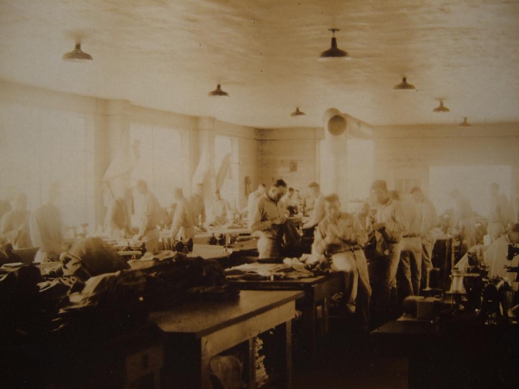 DSCF2500.JPG - Tailor Shop